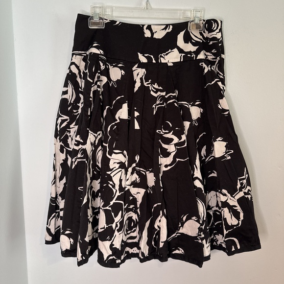 Lauren Ralph Lauren Dresses & Skirts - LaurenRalph Lauren Skirt Size 6 Black White Floral Full Circle Pleat Women